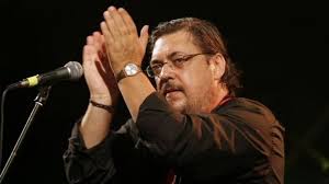 Εφυγε από τη ζωή σε ηλικία 63 ετών ο λαυρέντης μαχαιρίτσας. Layrenths Maxairitsas Ton Prodwse H Kardia Toy Poy Eixe Grapsei Ta Omorfotera Tragoydia