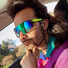 THiS HALLOWEENS RiFF RAFF COSTUMES WERE NEXT LEVEL ! LOOK AT THiS LiTTLE  DALE DAN TONY MiLLiON DOLLAR MULLET REAL HAiR ! NO WiG ! SWiPE THROUGH TO  SEE SOME MORE NiCE