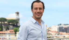 100% the easy life (2011) lowest rated: Stefano Accorsi Di Nuovo Papa Radio Monte Carlo