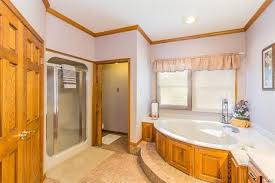 1605 Northbrook St Lebanon Mo 65536 Corner Bathtub Lebanon Home