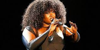 Elle est connue pour avoir travaillé avec des artistes variés comme lino, jok'air, plk ou encore dinos. R4bqnouumculjm