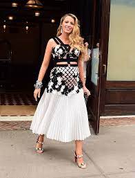 Blake Lively's baby bump looks adorable in this floral dominatrix dress -  HelloGigglesHelloGiggles