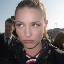 Eva Carey (@eva_careu)