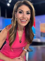 It's a new week and I've got me a new lip shade! What's new with you? 💋💄  #monday #goodmorning #morning #week