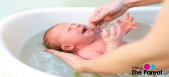 Did you know that bathing with your baby has health benefits for both of you? 10 Useful Tips For Overcoming Baby S Bath Time Fears Being The Parent