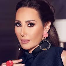 يوسف الخال، هو ممثل ومذيع سوري لبناني، ابن الشاعر السوري اللبناني يوسف الخال والفنانة التشكيلية السورية الدمشقية مها بيرقدار وشقيق الممثلة ورد الخال، درس التصميم الغرافيكي، وبدأ حياته في عالم الشهرة من خلال العمل عارض أزياء، ليبدأ بعد ذلك في لظهور كأحد وجوه. ÙˆØ§Ù„Ø¯Ø© ÙŠÙˆØ³Ù ÙˆÙˆØ±Ø¯ Ø§Ù„Ø®Ø§Ù„ ØªØ³Ø±Ù‚ Ø§Ù„Ø£Ø¶ÙˆØ§Ø¡ Ù…Ù†Ù‡Ù…Ø§ Ø¨ØµÙˆØ±Ø© Ø§Ù„Ù…Ø¯ÙŠÙ†Ø© Ù†ÙŠÙˆØ²