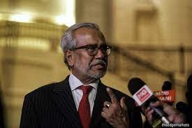 Tan sri dr muhammad shafee abdullah held a press conference on the four charges levelled against him after posting half of the rm1mil bail granted by sessions court judge azura alwi. Shafee I Have Not Received Anything From Irb Yet The Edge Markets