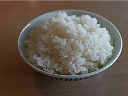 Calories per serving of chinese style beef broccoli and rice 250 calories of beef, round steak, (6.67 oz) 121 calories of white rice, short grain, cooked, (0.50 cup) 40 calories of crisco pure vegetable oil, (0.33 tbsp) 27 calories of broccoli, frozen, (0.33 package (10 oz)) 23 calories of soy sauce, (0.17 cup) 5 calories of cornstarch, (0.01 cup) The Best Low Carb Rice Alternatives