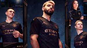 El cuello sería redondo y alrededor mostraría un par de franjas negras. Premier League El Manchester City Presenta Su Uniforme De Visitante Para La Proxima Temporada Marca Claro Mexico