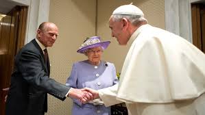 Buckingham palace säger i ett uttalande att drottning elisabeth förväntas kunna göra enklare arbetsuppgifter i sitt residens windsor castle den . Storbritanniens Prins Philip Har Insomnat Kardinal Nichols Forebild For Plikt Och Lojalitet Vatican News
