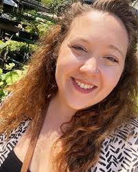 Melanie Kratzer's Instagram, Twitter & Facebook