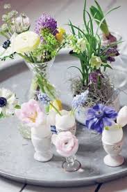 Aranjamente vesele pentru masa de paste (galerie foto). Adelaparvu Com Despre Aranjamente Cu Oua Si Flori Pentru Masa De Paste Foto Weranda Country 11 Aranjamente Florale Paste Flori