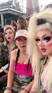 get it hot like papa john!!!!!! @chappell roan #chappellroan  #midwestprincesstour #cleveland #femininomenon