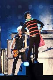 Someone Needs Help Dont Worry Billie S Here Green Day Meme Green Day Billie Joe Green Day