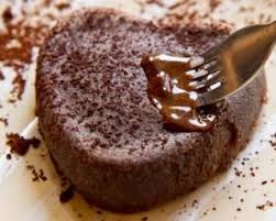 Recette De Gateau Au Chocolat Express Au Micro Ondes Pour 1 Personne Recette Recette Moelleux Chocolat Moelleux Au Chocolat Recette Moelleux