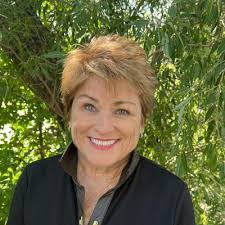 Amy Ronneberg's Instagram, Twitter & Facebook