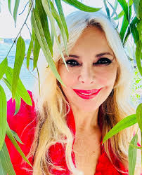 È stato un vero onore accogliere il Presidente di Autostrade Siciliane ,  dott Filippo Nasca, insieme all'Ing. Anna Sidoti, nei nostri studi! Durante  la visita, abbiamo avuto l'opportunità di mostrare da vicino