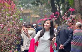 Houses are cleaned of clutter and decorated with symbolic flowers. The Traditional Customs In Vietnamese Lunar New Year