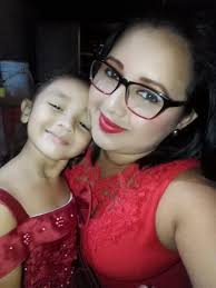 La emprendedora de la semana es: Mujer, joven, madre, trabajadora. Este 2  de Noviembre existe un lugar donde comprar tu corona u ofrenda para  homenajear a nuestros seres queridos, te proponemos comprarlo