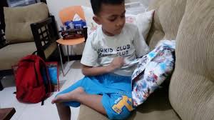 Ibu dan ayah selalu menyayangimu dan mendoakan yang terbaik untukmu. 18. Zafran Buka Kado Sunat Part 2 Youtube