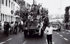 Grândola vila morena, por zeca afonso. Visao 25 De Abril Sempre