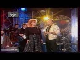 Svému exmanželovi, který se znovu oženil a s druhou manželkou ivou zplodil syna honzu, už prý dokonce odpustila. Karel Gott A Marcela Holanova Nas Song Youtube Nas Songs Songs Song Artists