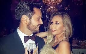 Sofia arruda e david amaro estão a poucos meses de subir ao altar e já têm tudo preparado. Casamento A Vista Sofia Arruda Ja Comecou A Sua Despedida De Solteira Vip Pt