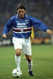 Gianluca vialli was the league top scorer on 19 goals, and roberto mancini, attilio lombardo, goalkeeper gianluca pagliuca plus centre half pietro vierchowod were also instrumental in sampdoria's success story. Roberto Mancini Of Sampdoria In 1990 Classic Football Shirts Best Football Players Football Players
