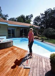 Vos Terrasses Comme Vos Planchers Caillebotis Et Plages De Piscine En Bois Resteront Comme Neuf Pour Longtemps Avec Le Piscine Et Jardin Terrasse Piscine Bois