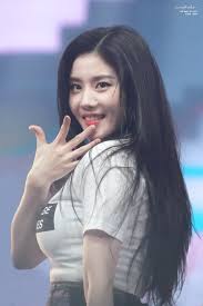 Pin Oleh Alex Maxine Black Di From Reddit Selebritas Wanita Gadis Korea