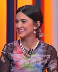 'minha nova versão favorita', escreveu a cantora e atriz. Manu Gavassi Wikipedia