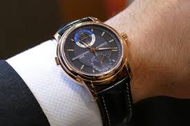 Frederique constant smartwatch smartwatch gents vitality add to wishlist frederique constant smartwatch smartwatch ladies vitality add to wishlist worldtempus is the digital influencer of reference dedicated to luxury watches. Gold Finish Makes Frederique Constant S Smartwatch Flashier Than Ever Digital Trends