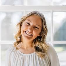 Karina Weaver's Instagram, Twitter & Facebook