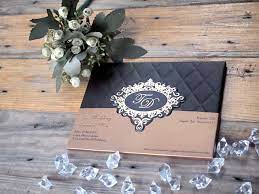 Wedding Invitations Black And Gold With Embossed Effects Look Very Elegant Wedding Invitatio Undangan Pernikahan Ide Perkawinan Pernikahan Murah
