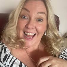 I am looking for a singer at short notice for a charity, this weekend.  50's,60's, 70's. Maybe a 90 mins, 2hrs. We don't have a big budget, but  please if you know