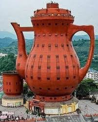 Преводи с китайски език Chinesepointbg - НАЙ-ГОЛЕМИЯТ ЧАЙНИК Китай е  известен като страната на зеления чай, а славата на Meitan green tea  отдавна е прехвърлила нейните граници. Ето защо едва ли има