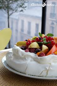 Pavlova Aux Fruits Pour Utiliser Les Restes De Blancs D Oeufs Recette Pavlova Recette Pavlova Dessert Gastronomique