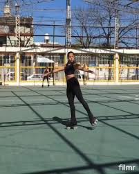 Roller Girl Krasivaya Devushka Na Rolikah Video In 2020 Roller Skate Shoes Skate Figure Skating