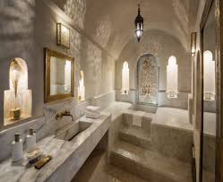 Viaggiare ed entrare in contatto con terre straniere e culture nuove è sicuramente una delle sensazioni più belle che si possano provare. I 10 Bagni In Tadelakt Piu Belli Del Mondo Tadelakt It