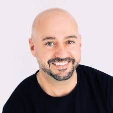 Amanda Nye's Instagram, Twitter & Facebook