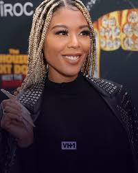 Trina Do's Instagram, Twitter & Facebook