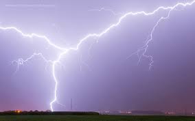 Le chasseur d'orages professionnel bastian werner a passé des années à les chasser, et ils peuvent désormais être à vous exclusivement sur le skylum marketplace. Generalites Des Orages Belgorage