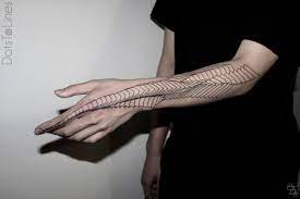 Zoom Sur Les Tatouages Geometriques De Chaim Machlev