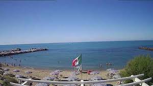 Marina di massa pacchetti vacanza: Webcams Of The World S Most Stunning Beaches
