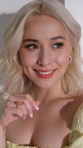 Kristine Reyes's Instagram, Twitter & Facebook