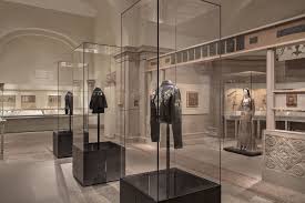 Tour The Fashion And Architecture Of The Met S Heavenly Bodies Exhibit 6sqft Bodies Exhibit Exhibition Divine Design