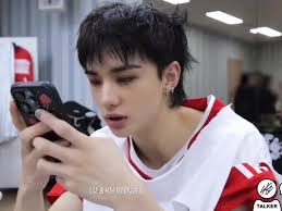 Hyunjin imitating Jiniret 😊