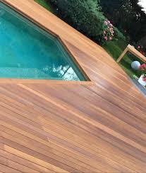 Özellikle kullanım geçmişine baktığımızda rıhtım ve iskelelerde kullanılan bir malzemenin günümüz şartlarında. Havuz Kenari Deck Uygulama Dekor Bahce