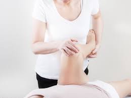 Your hip joint can become painful, swollen and stiff because oa thins the cartilage that stops your bones rubbing together and causes bony lumps known as. Snapping Hip Syndrome Causes And Treatment