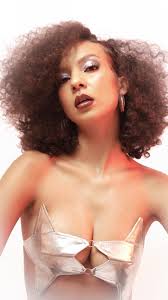 @renata.soul entregando sua beleza em nossas mãos e o resultado é uma  perfeição inegável!, Segura que vem aí!, Make da @sarahpibari , Stilyst da  @elizabethreginna